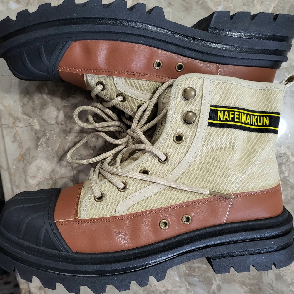 CAHHRRN Outdoor Boots for Men.